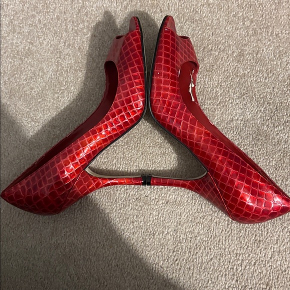 Enzo Angiolini Red Textured Peep-Toe Heels - Picture 3 of 9